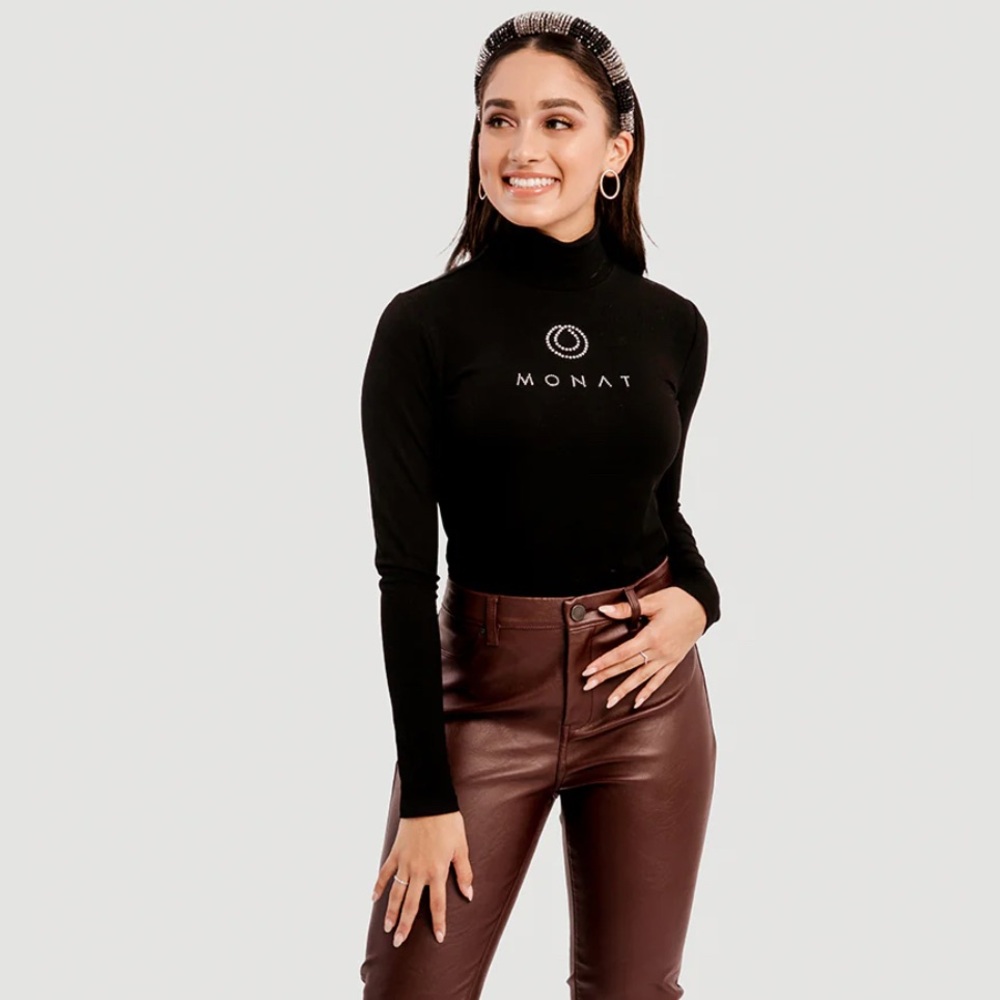 Monat Black Long Sleeve Women's Tee